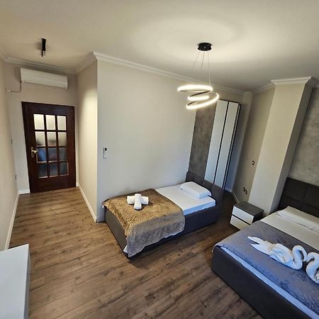 Sky Apartaments City Center Тирана Экстерьер фото