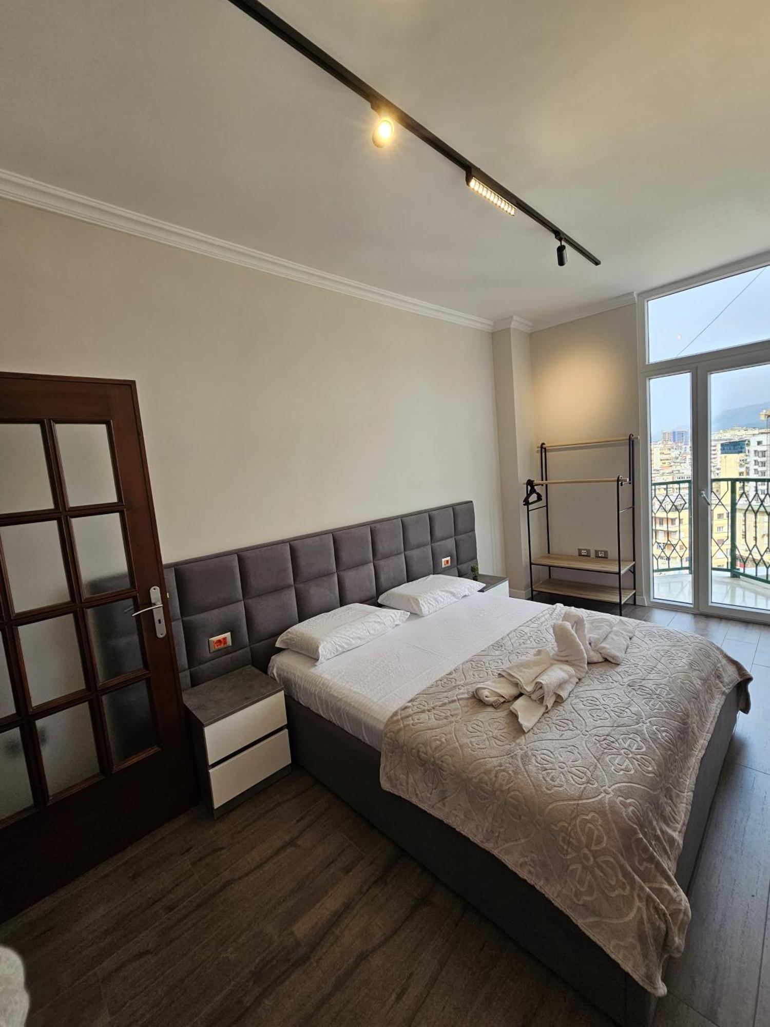 Sky Apartaments City Center Тирана Экстерьер фото