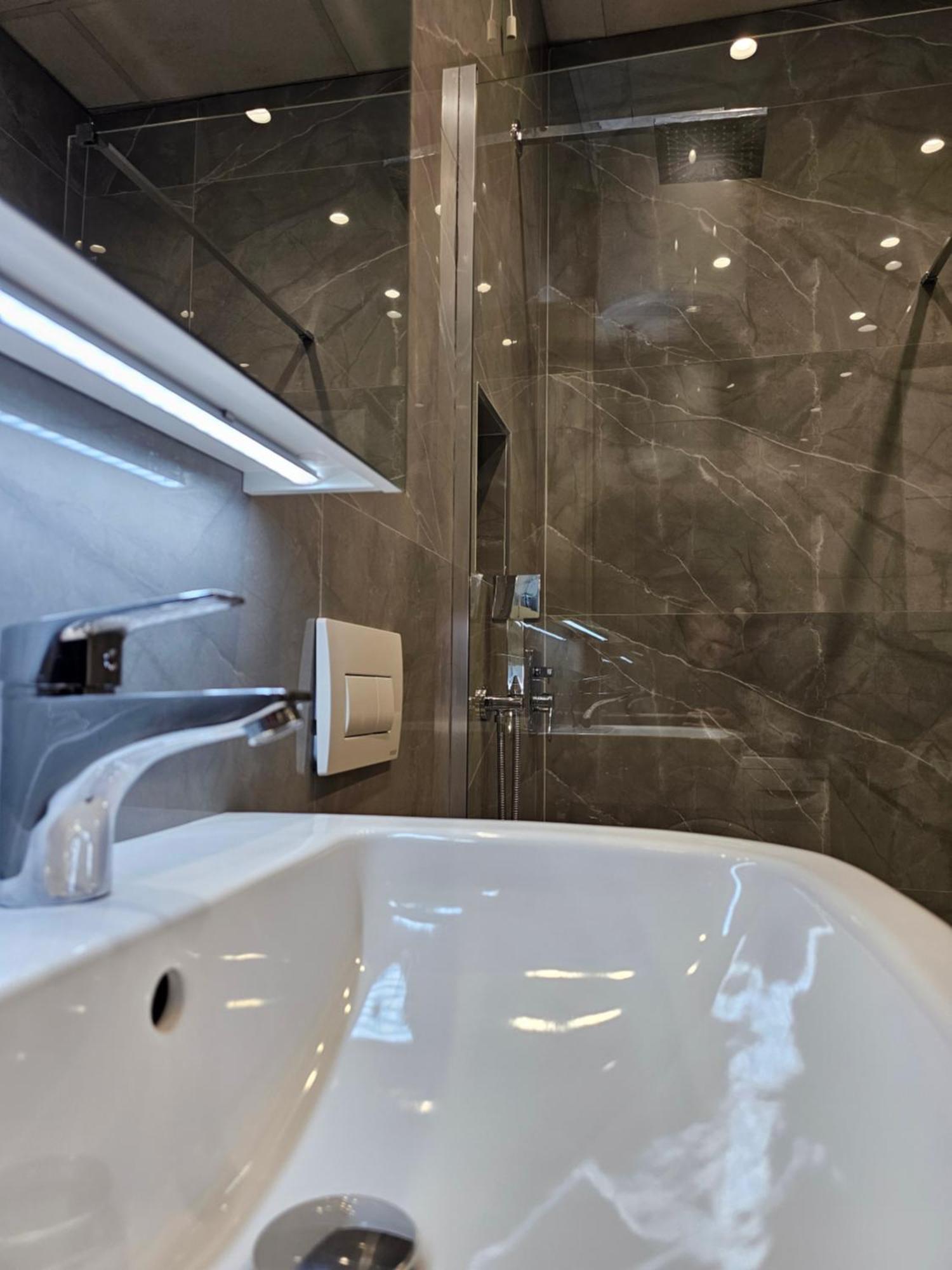 Sky Apartaments City Center Тирана Экстерьер фото