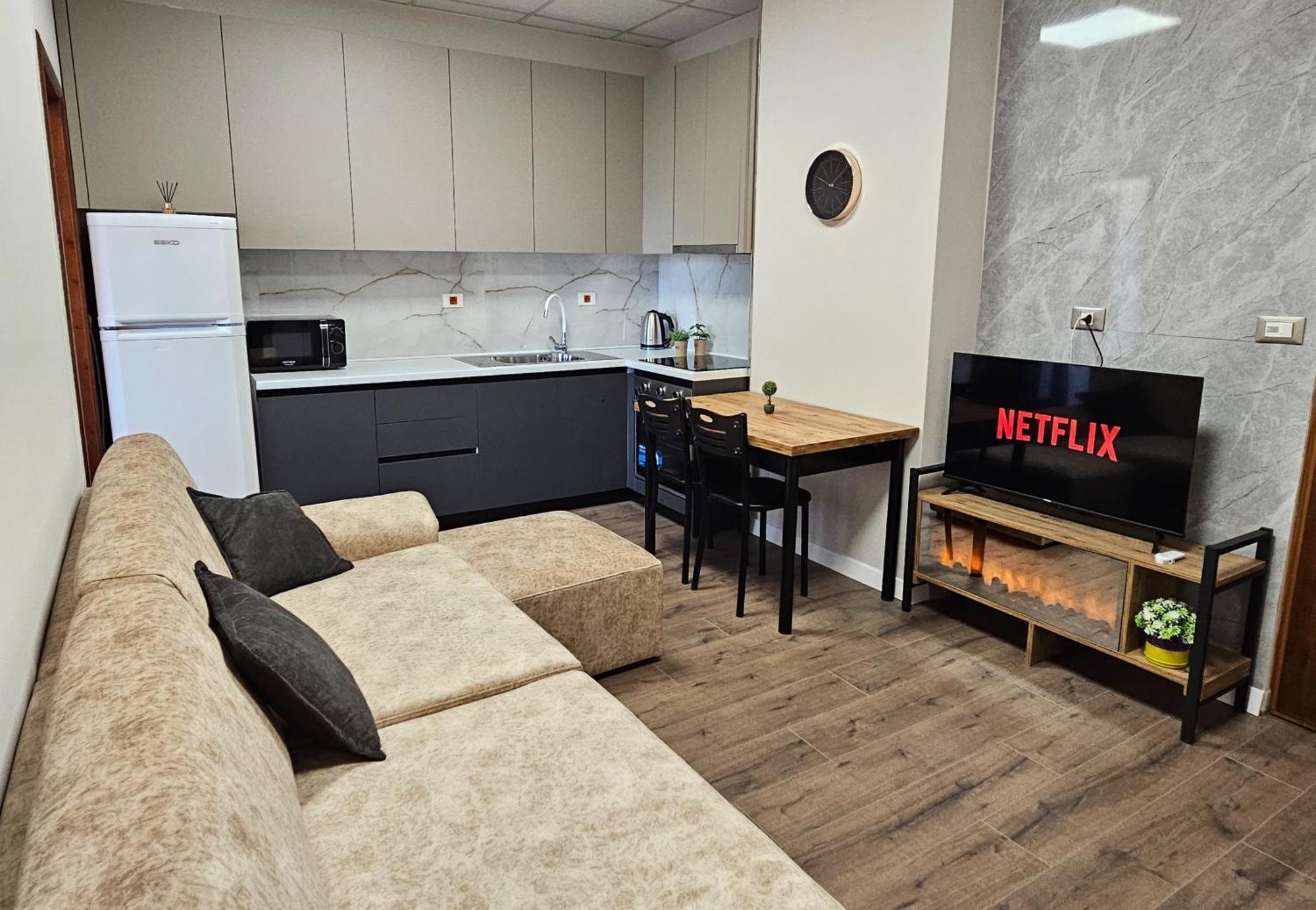 Sky Apartaments City Center Тирана Экстерьер фото