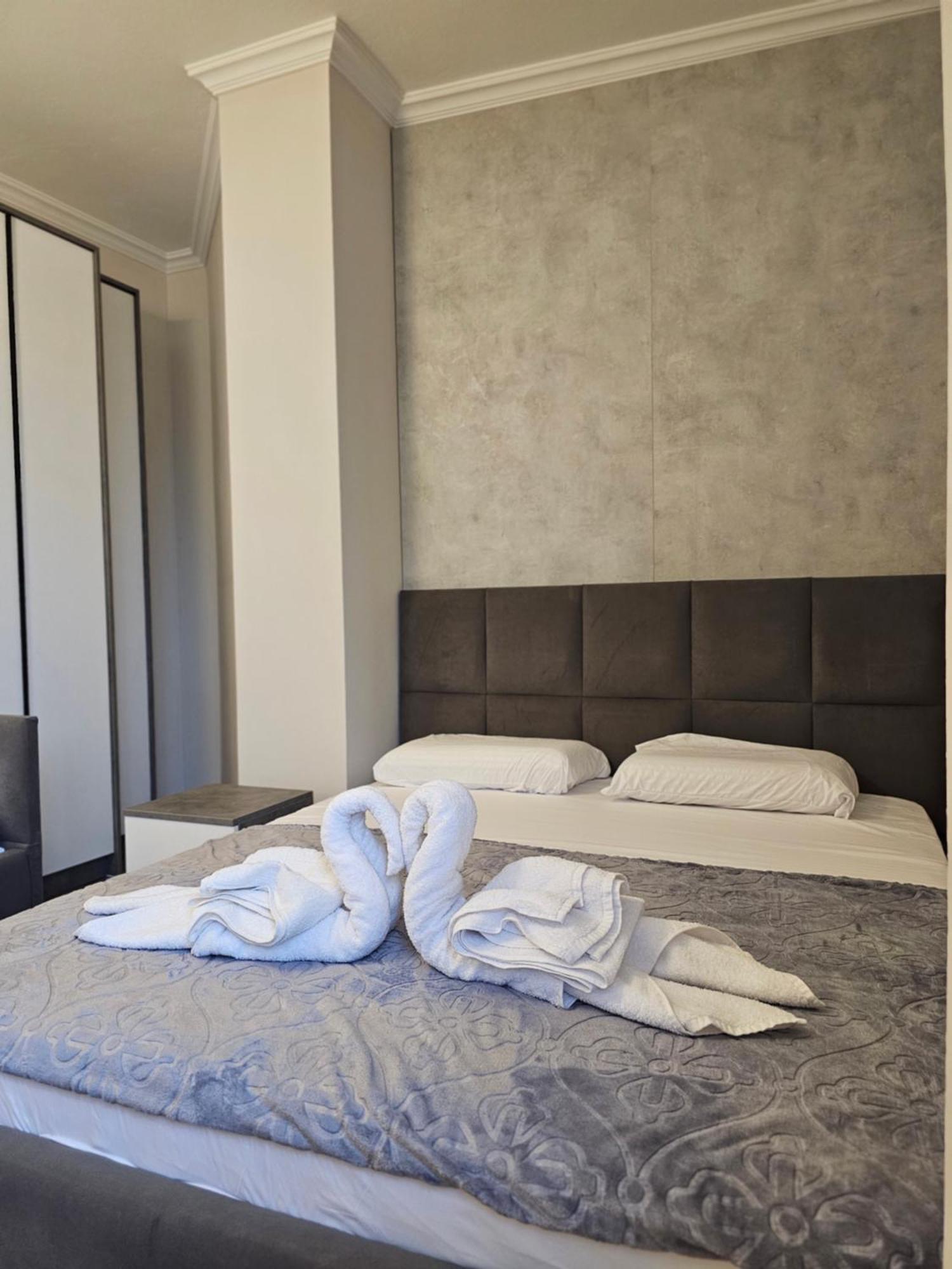 Sky Apartaments City Center Тирана Экстерьер фото