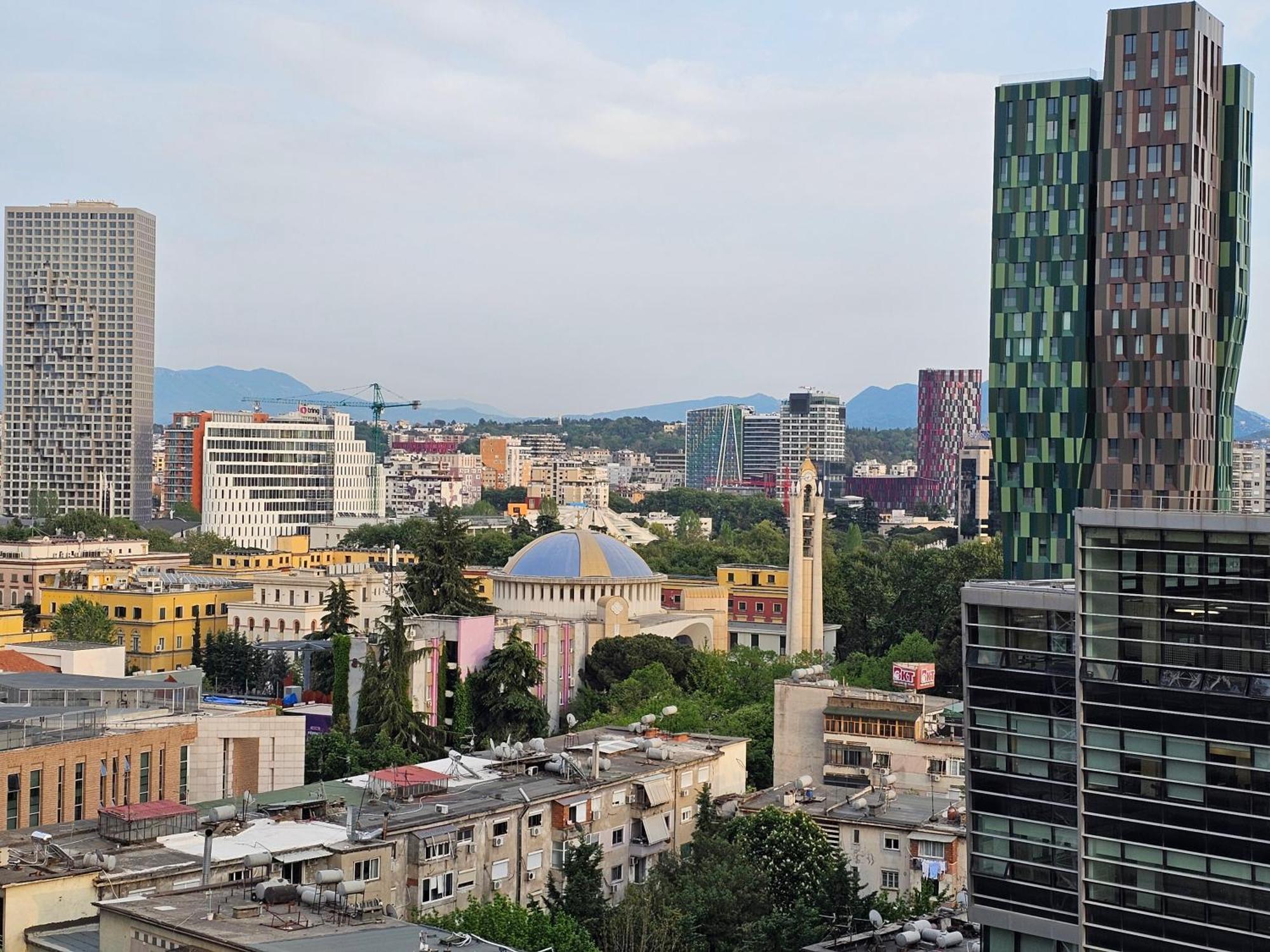 Sky Apartaments City Center Тирана Экстерьер фото